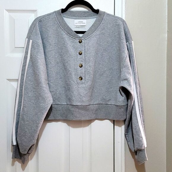 Urban Outfitters Tops - Urban Outfitters Crop Sweatshirt Size M